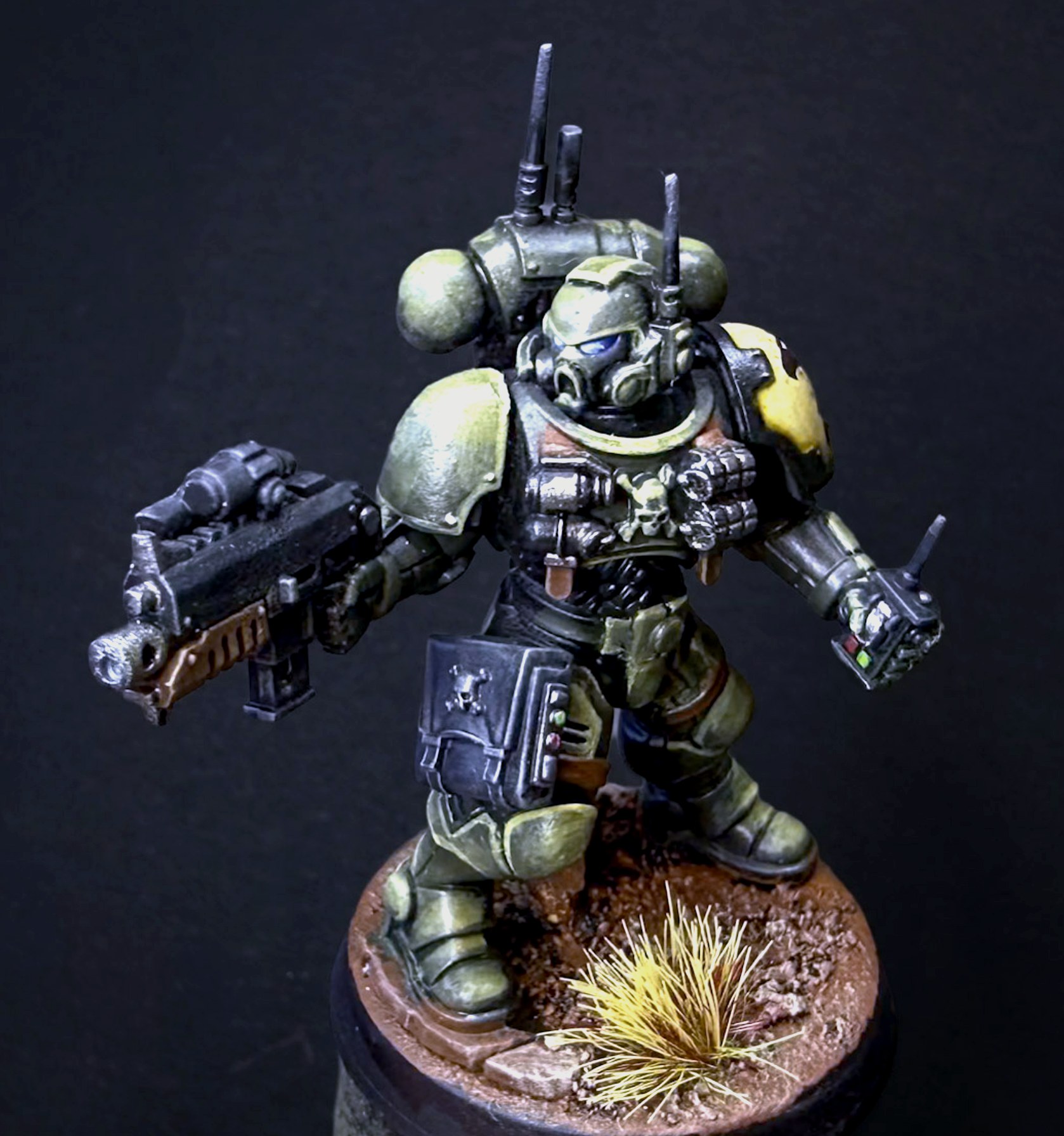 Painted olive armoured Infiltrator Saboteur with a large rifle